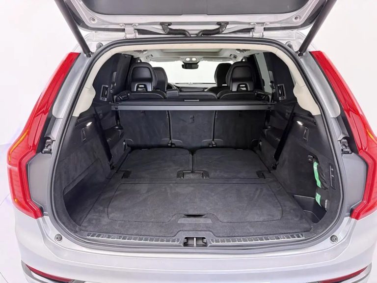 Volvo XC90 T8 Recharge Ultimate Dark AWD - photo 17